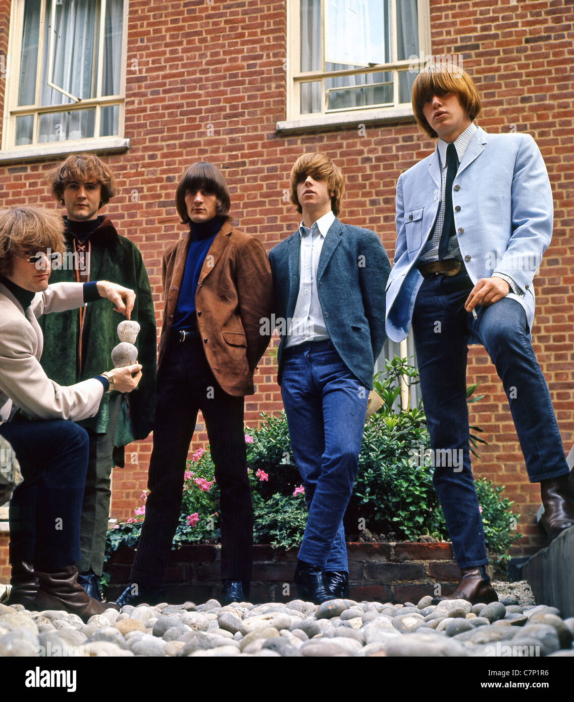 IL gruppo statunitense BYRDS nel 1965 da sinistra: Roger McGuinn, David Crosby, Gene Clark, Chris Hillman, Mike Clarke. Foto: Tony Gale Foto Stock