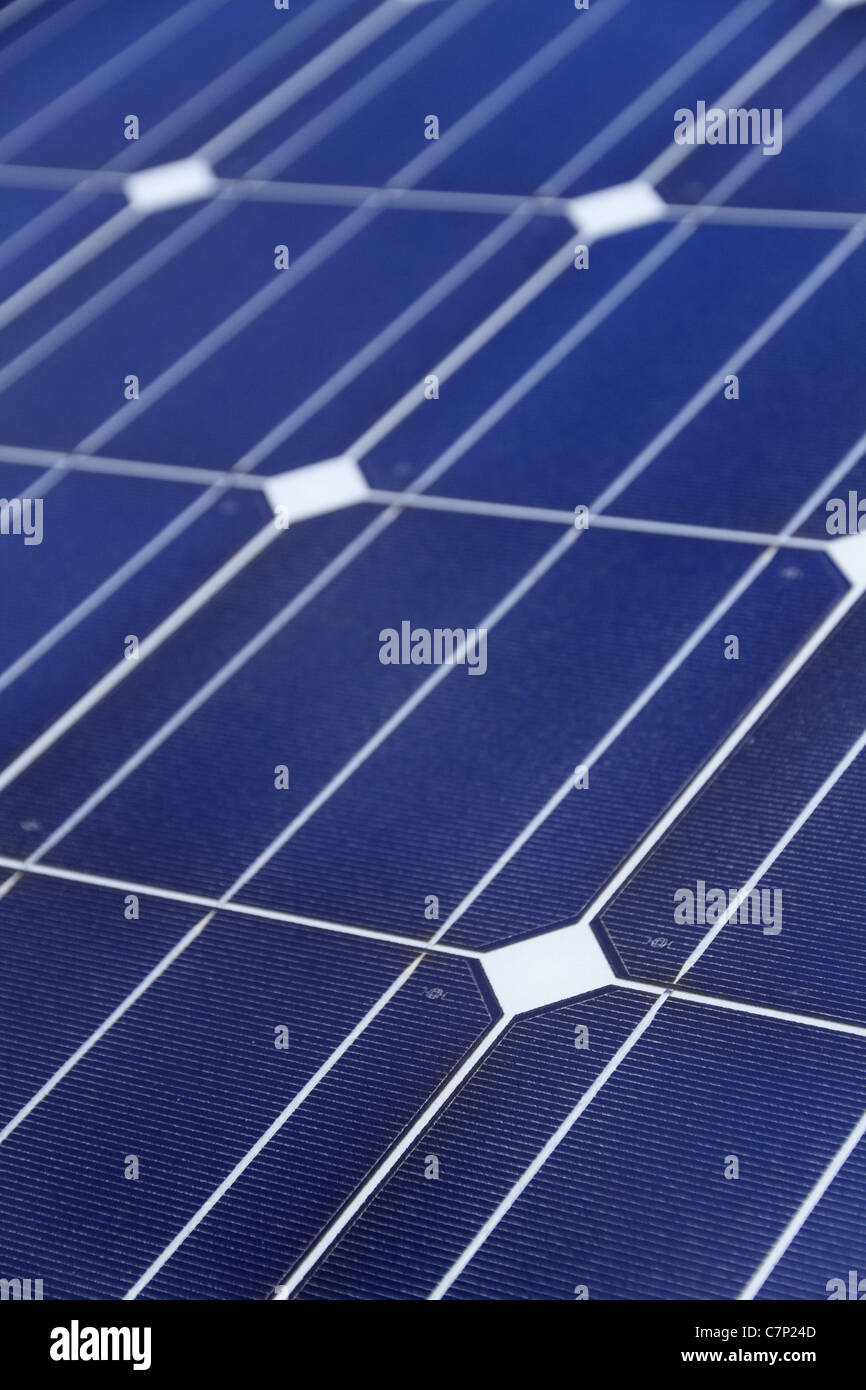 Chiudere-in dettaglio nel colpo di un tetto fotovoltaico (PV) Pannello solare Lewes, East Sussex, Regno Unito. Foto Stock