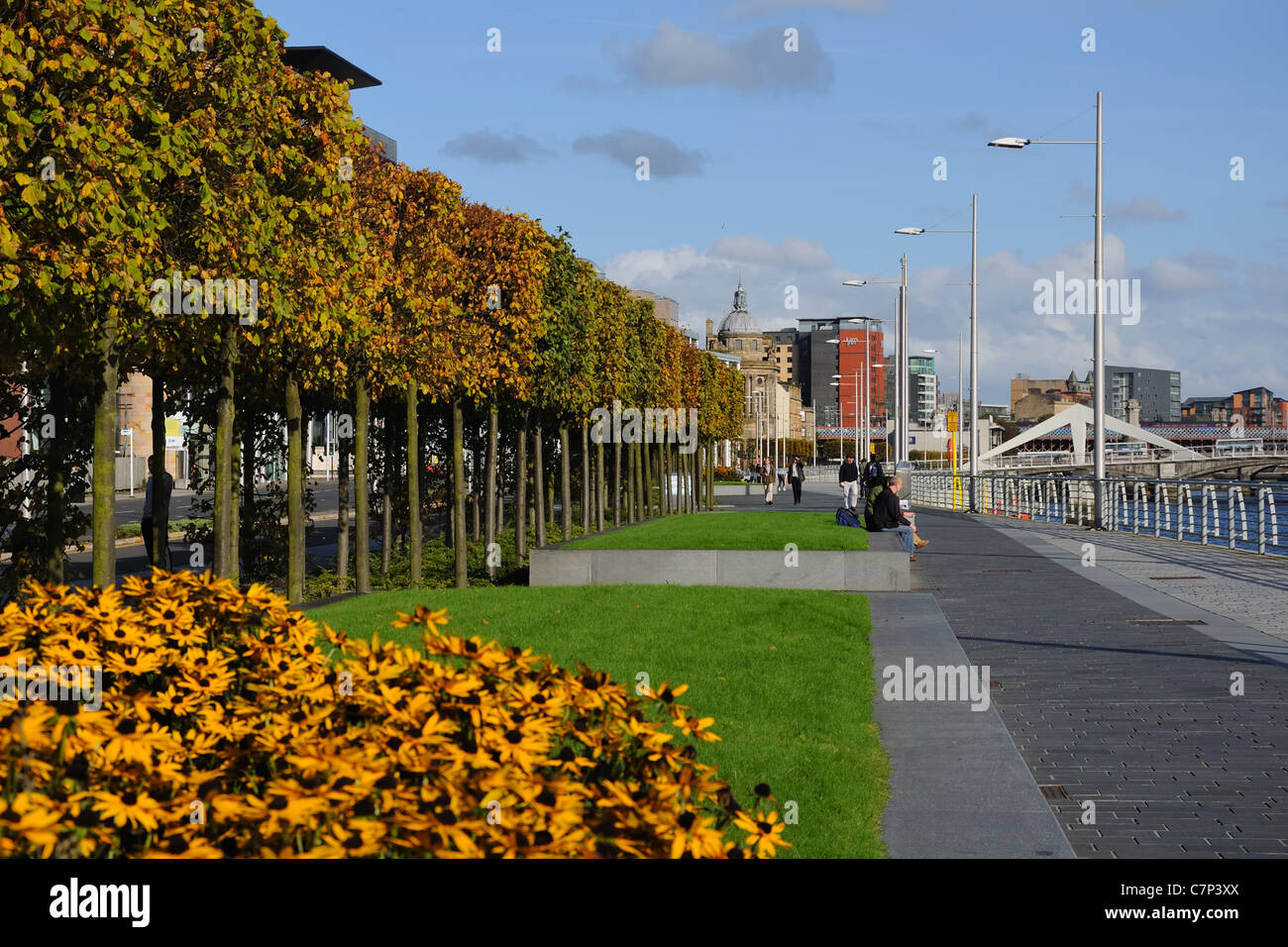 Waterfront di scena la passerella Broomilaw in Glasgow. Foto Stock