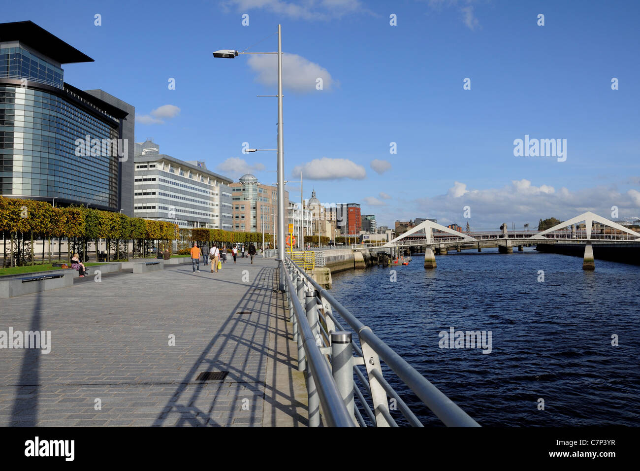 La passerella Broomielaw a Glasgow, Scotland, Regno Unito Foto Stock