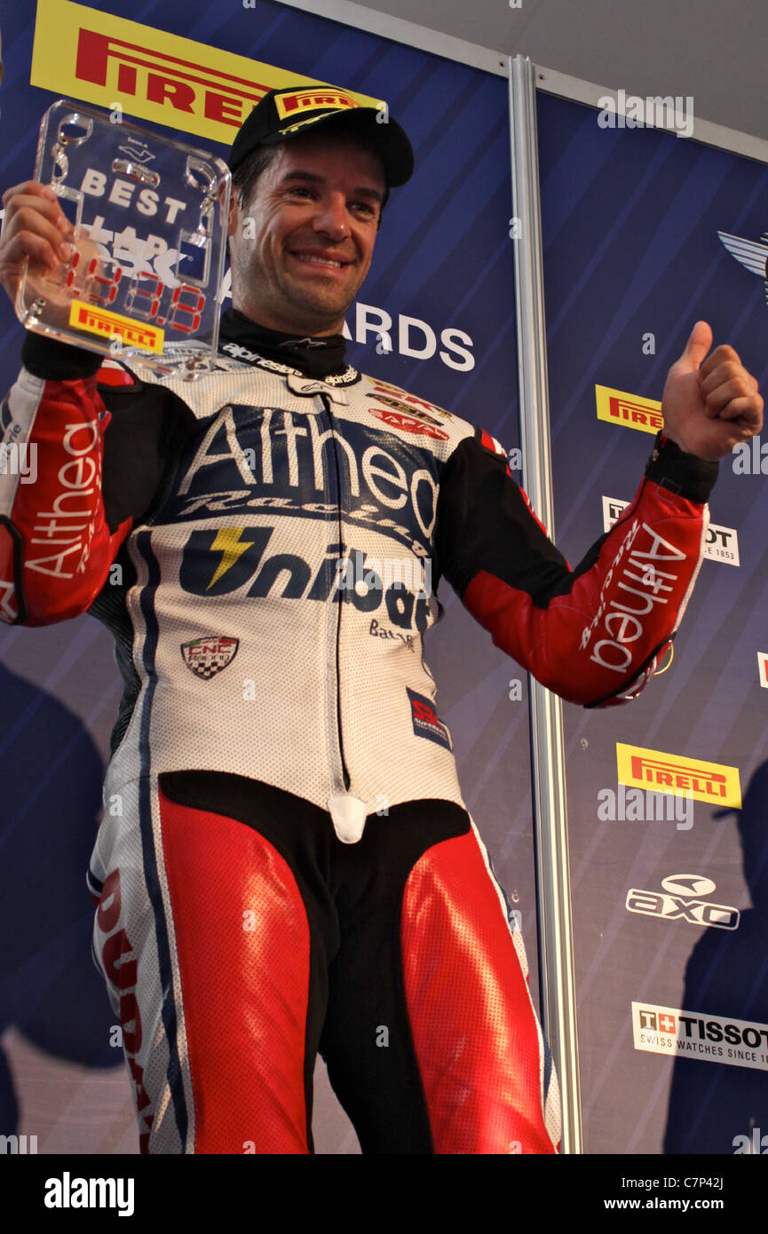 IMOLA SBK World Championship - Carlos Checa che riceve il best lap trophy Foto Stock