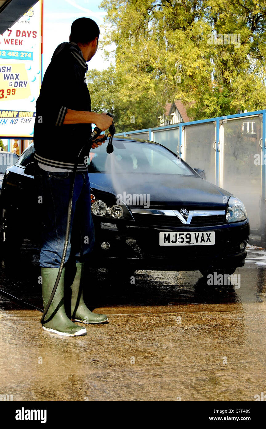 La spruzzatura ad alta pressione con un lancia Foto Stock