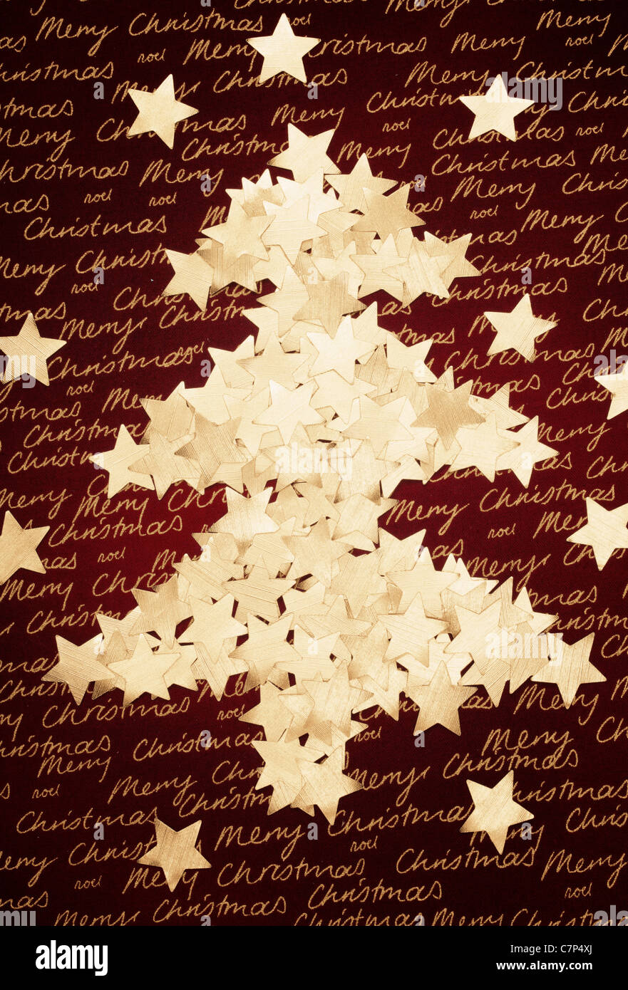 Albero di Natale fatto da a forma di stella coriandoli su uno sfondo di tessuto Foto Stock