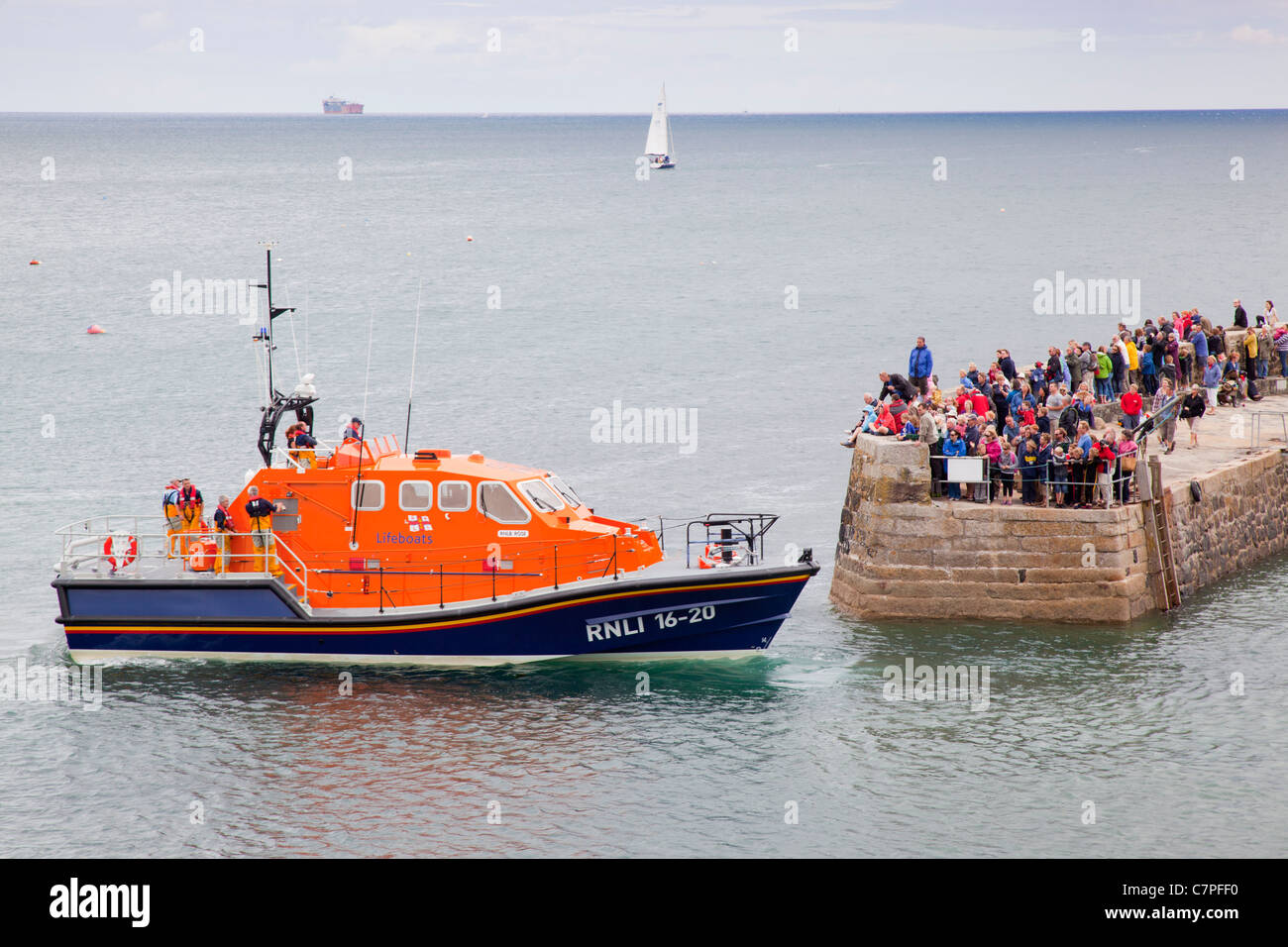 Porto Coverack; scialuppa di salvataggio giorno; Cornovaglia; Regno Unito Foto Stock