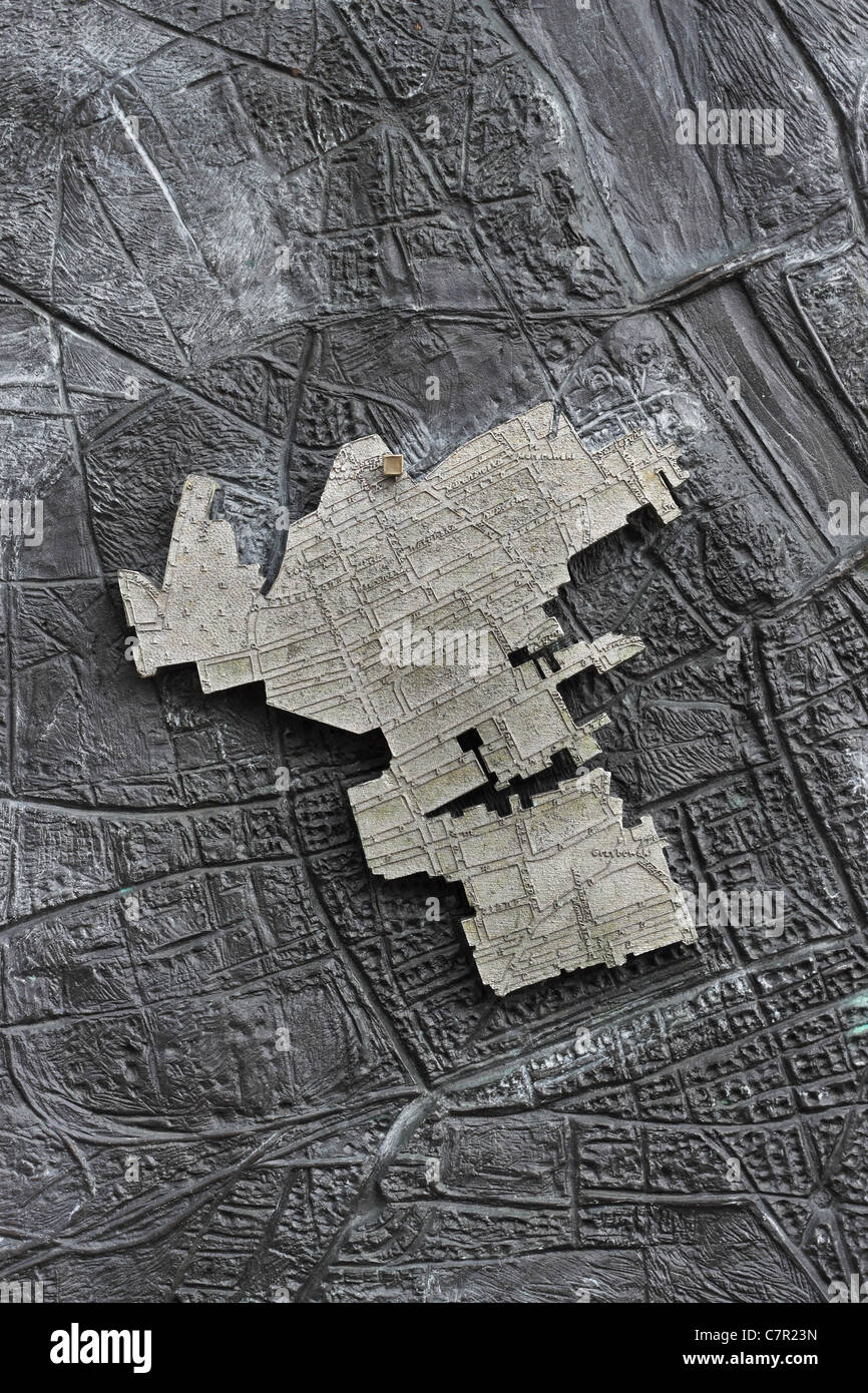 Varsavia Ghetto Polonia modello di scultura che mostra la posizione del Ghetto con una pianta di Varsavia con il fiume Vistola in alto a destra Foto Stock