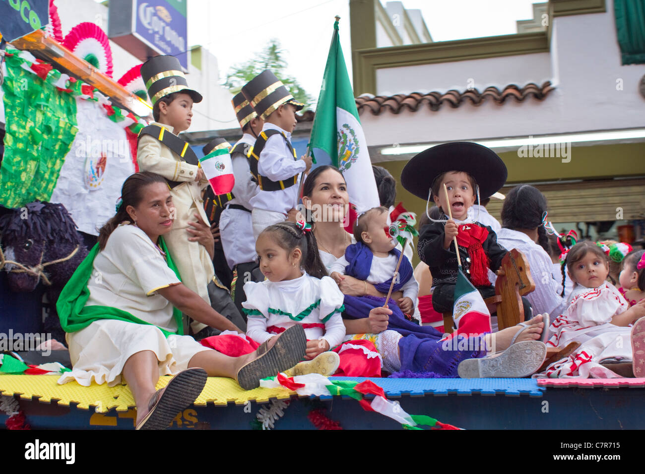 Il giorno dell indipendenza messicana (sedicesimo di settembre) parade float, Ajijic, Chapala, Jalisco, Messico. Foto Stock