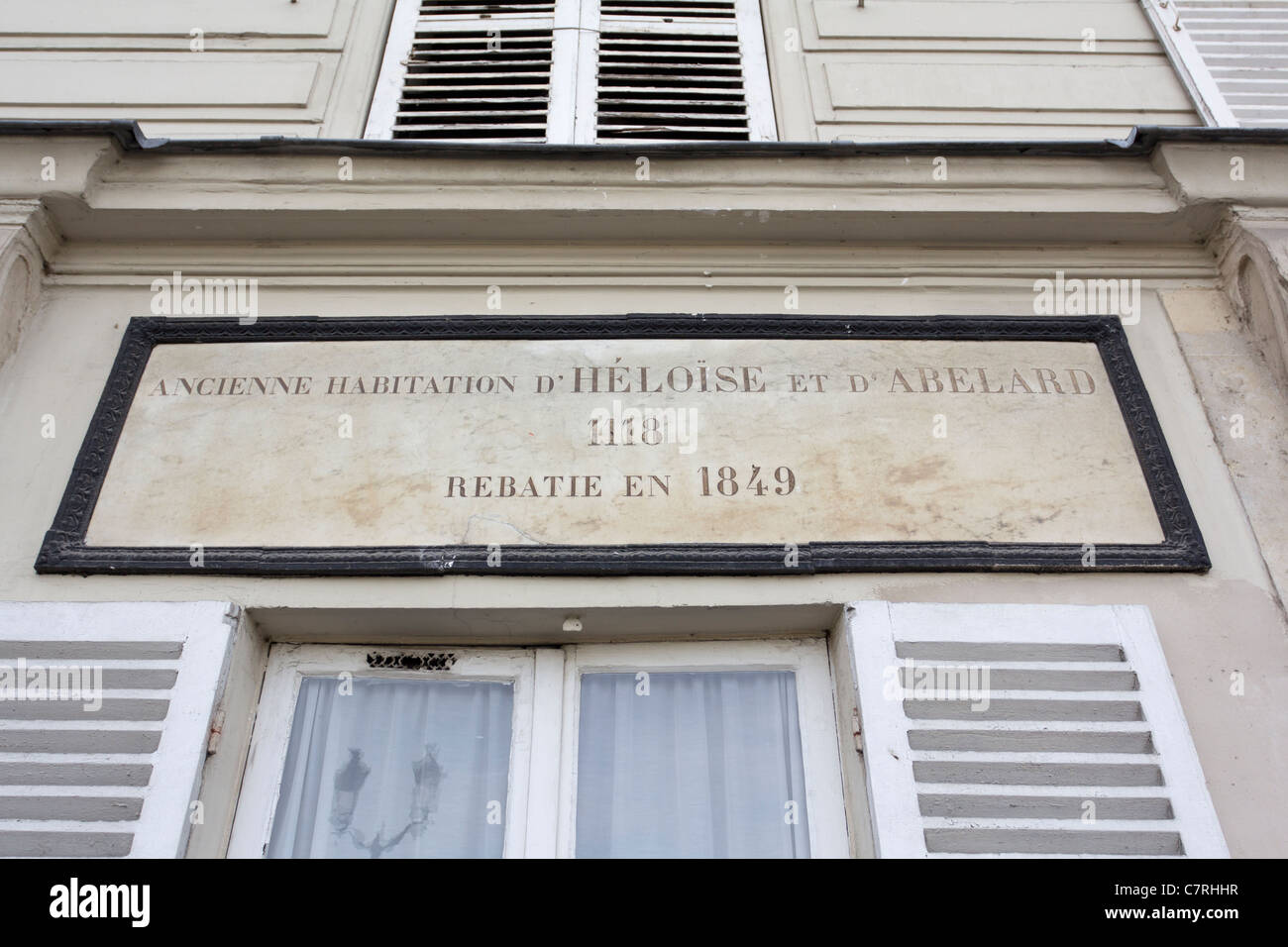 Sito dove gli amanti della tragica Abelardo e Heloise una volta vivevano, Quai aux Fleurs, Ile de la Cite, Parigi, Ile de France, Francia Foto Stock