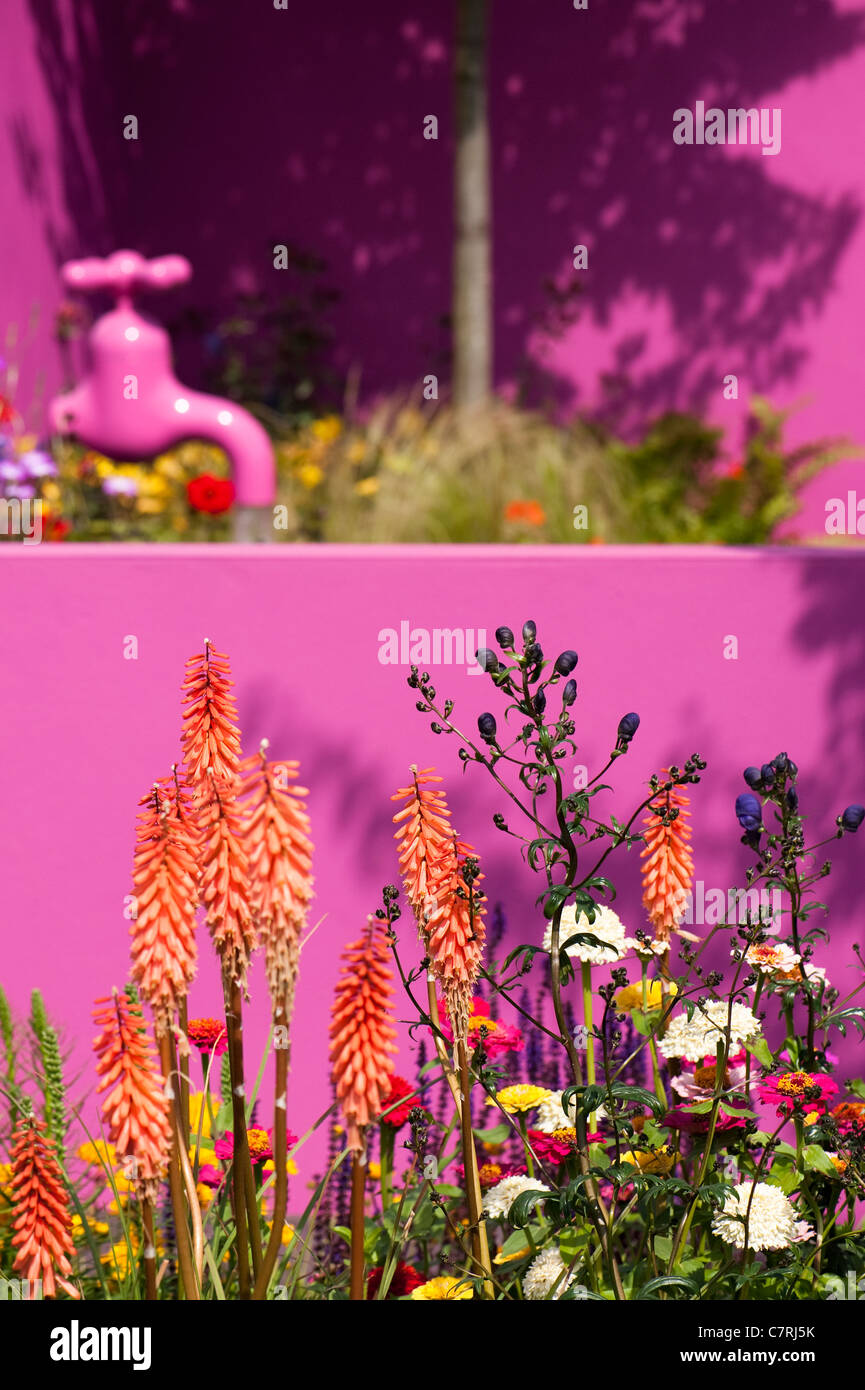 Il comando Show incontrollabile Giardino a 2011 Hampton Court Palace Flower Show, REGNO UNITO Foto Stock