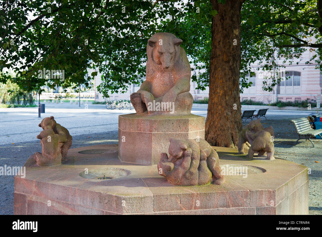 Bear Statua fontana Werderstrasse, Berlino, Germania Foto Stock