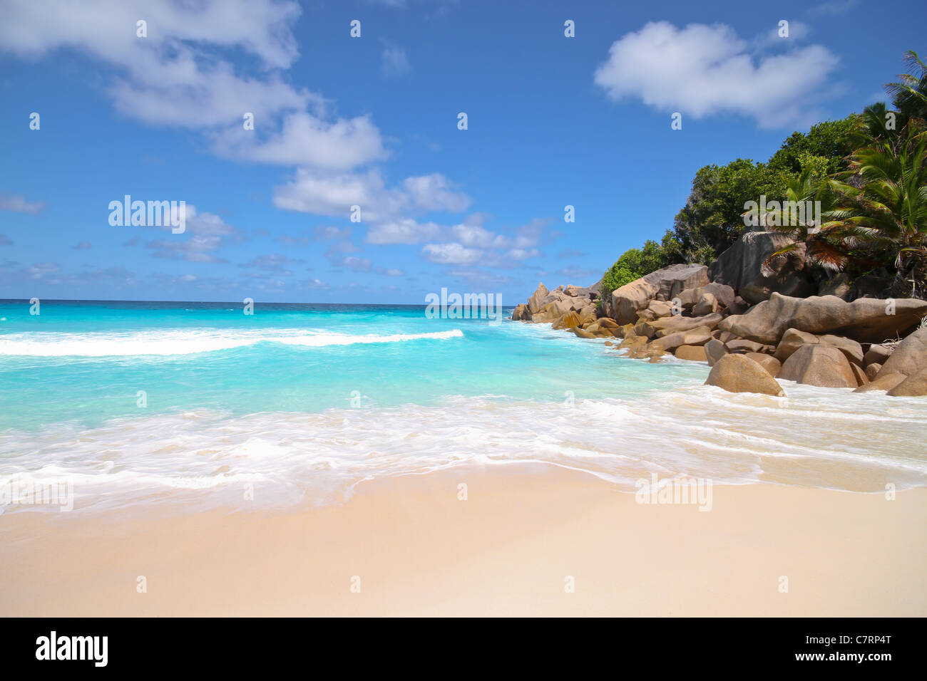 Vista sulla spiaggia di Petit Anse al La Digue Island, Seychelles. Foto Stock