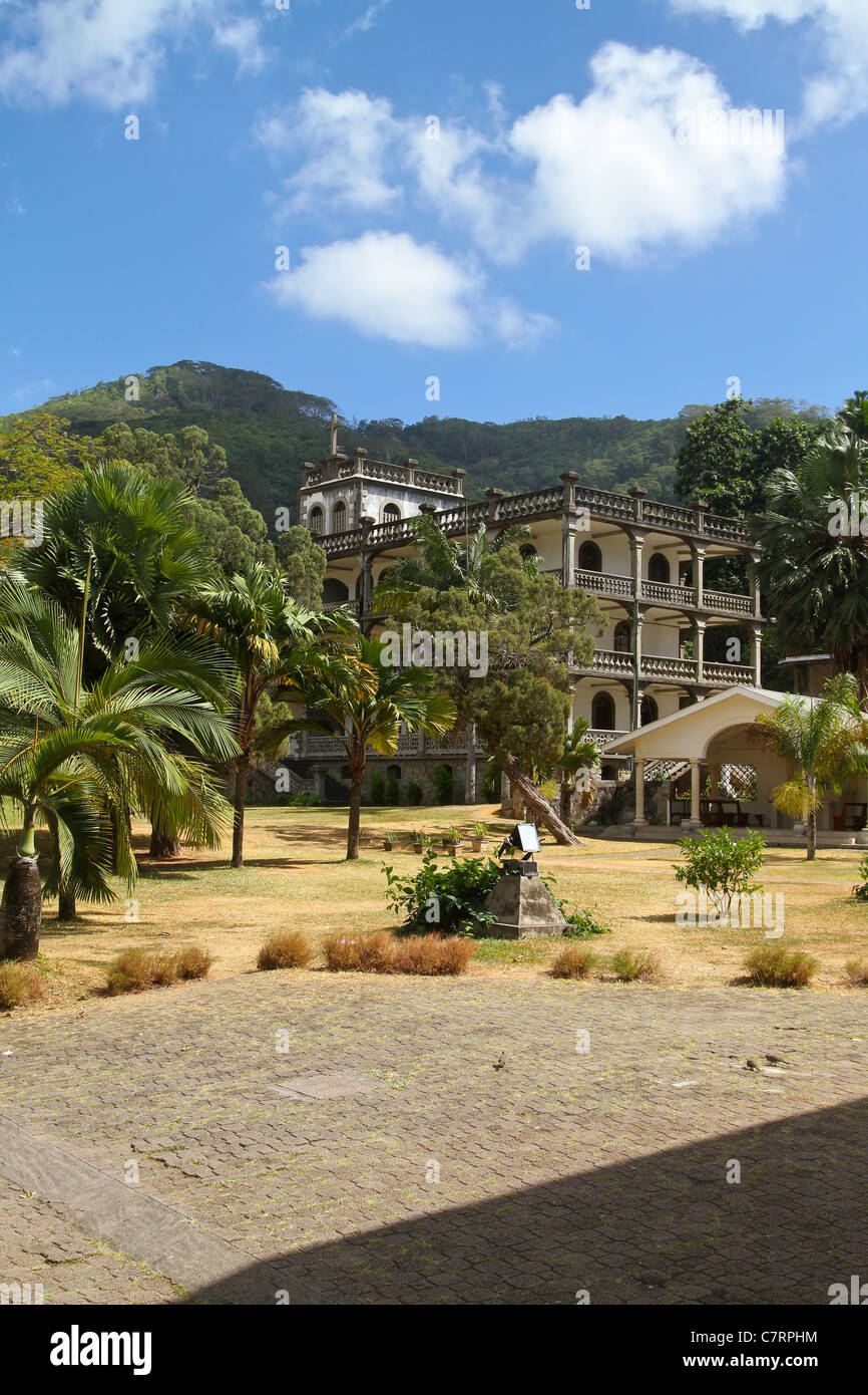 Vista la Domus edificio nella città di Victoria, Isola di Mahe, Seychelles. Residence del romano sacerdozio cattolico. Foto Stock