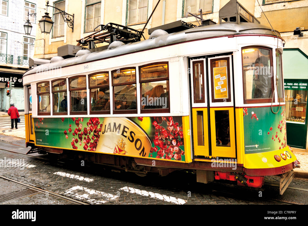Il Portogallo, Lisbona: Storico Electrico attraversando il centro di Lisbona Foto Stock