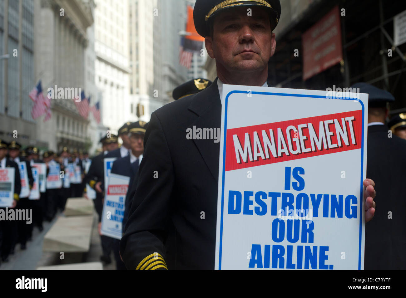 United e Continental piloti condurre un picchetto informativo al di fuori del New York Stock Exchange Foto Stock