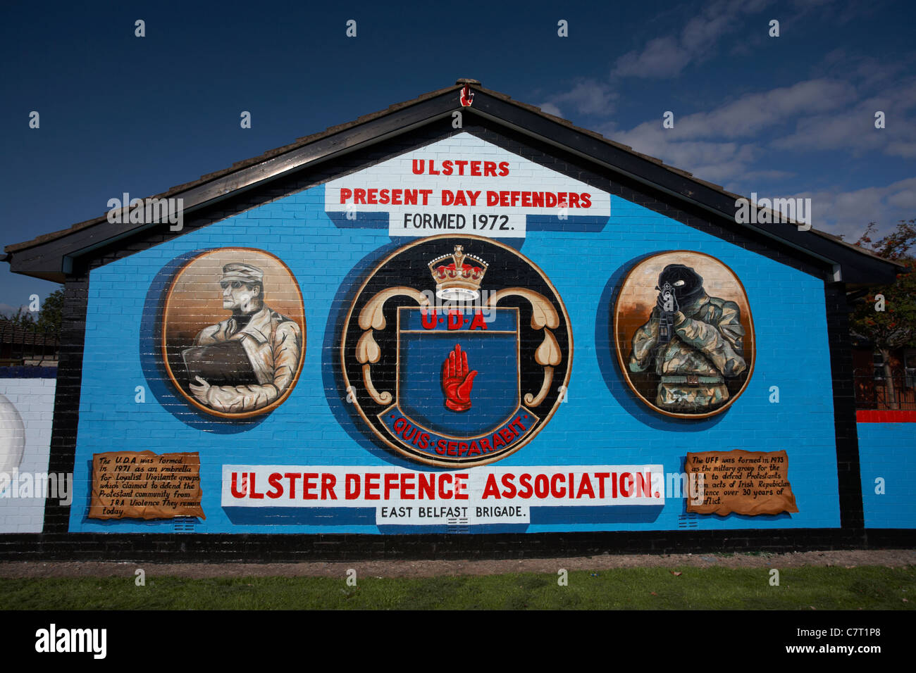 Lealisti paramilitari UDA carta murale, Newtownards Road, Belfast, Irlanda del Nord, Regno Unito. Foto Stock