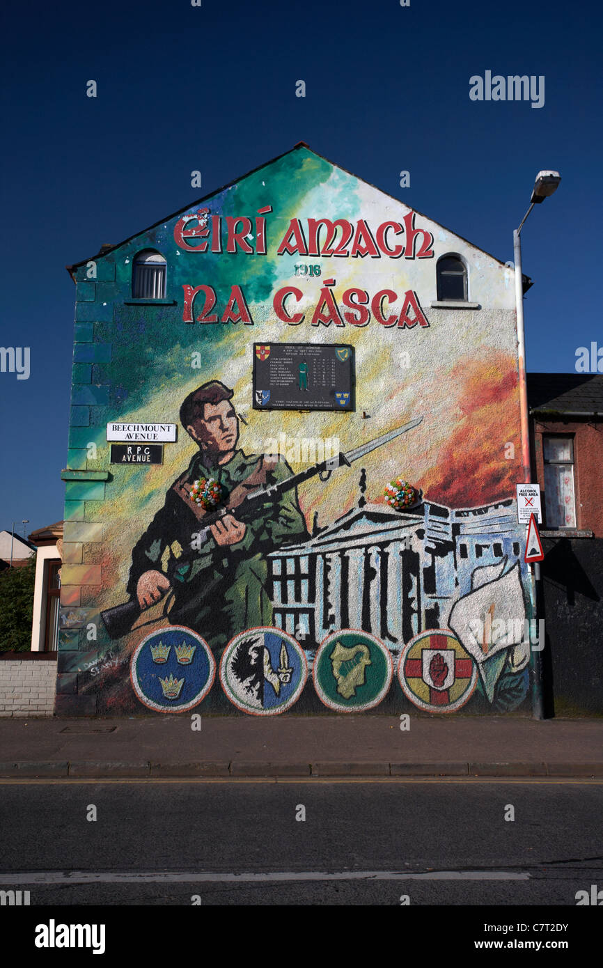 Pasqua repubblicano Rising murale, Beechmount Avenue e Falls Road junction, parte occidentale di Belfast, Irlanda del Nord, Regno Unito Foto Stock