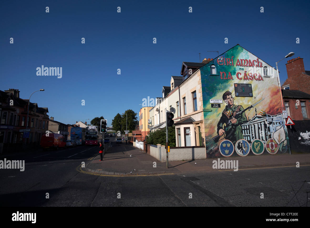 Pasqua repubblicano Rising murale, Beechmount Avenue e Falls Road junction, Belfast, Irlanda del Nord, Regno Unito. Foto Stock
