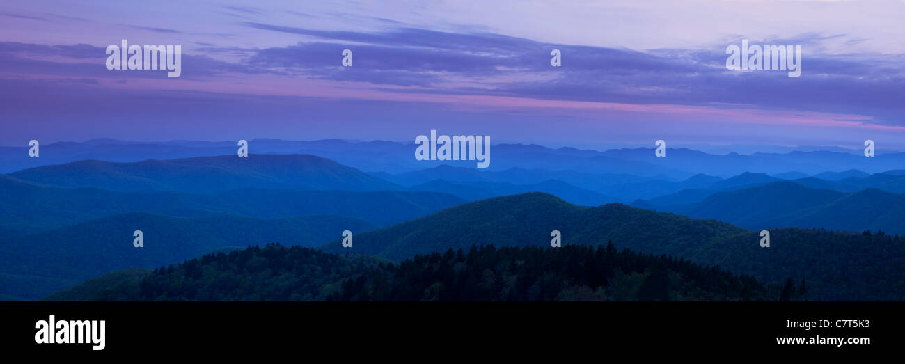 Blue Ridge panorama al tramonto in montagna cowee si affacciano nella Carolina del nord Foto Stock