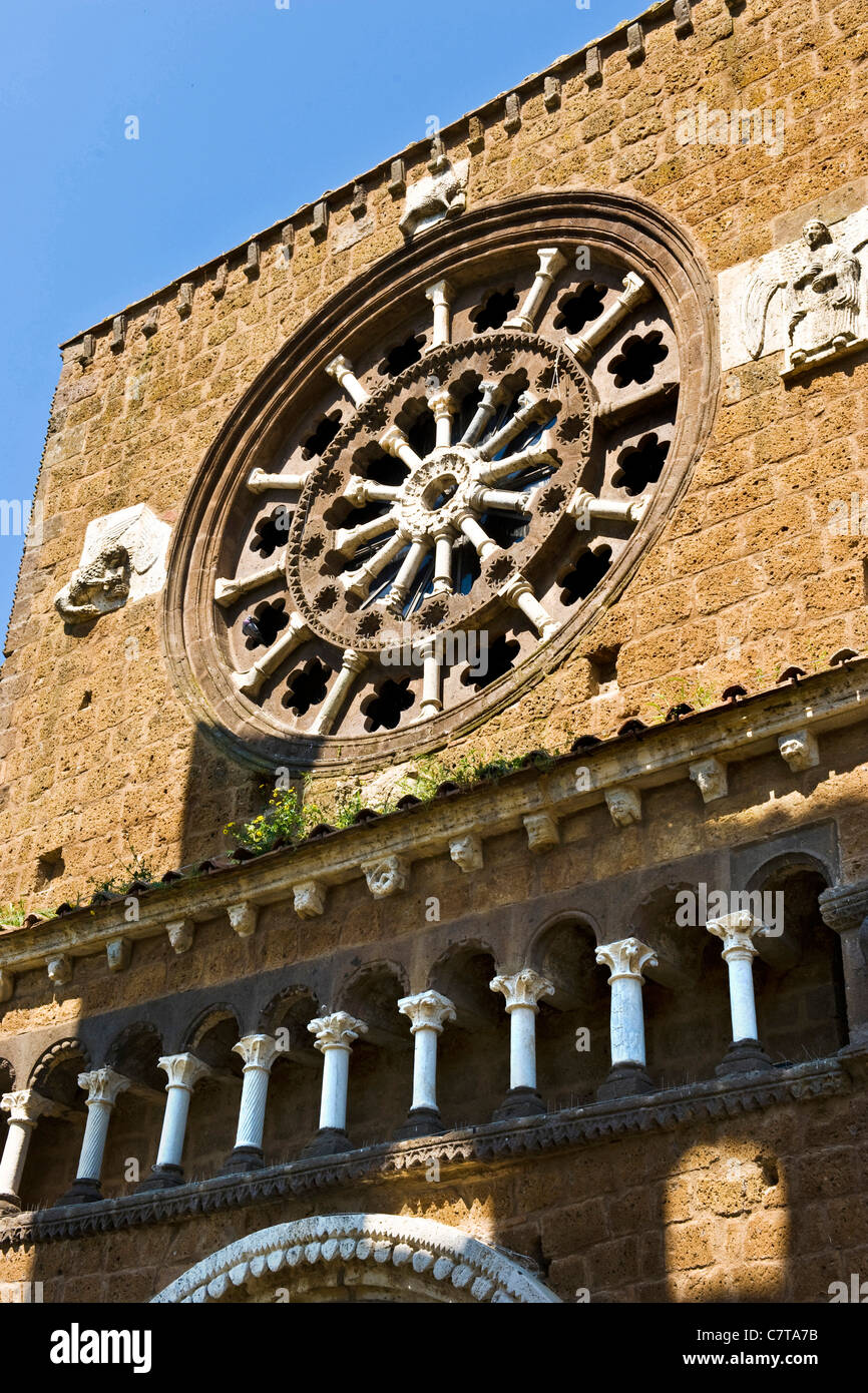 L'Italia, Lazio, Tuscania, S.Pietro Basilica, Rosone Foto Stock