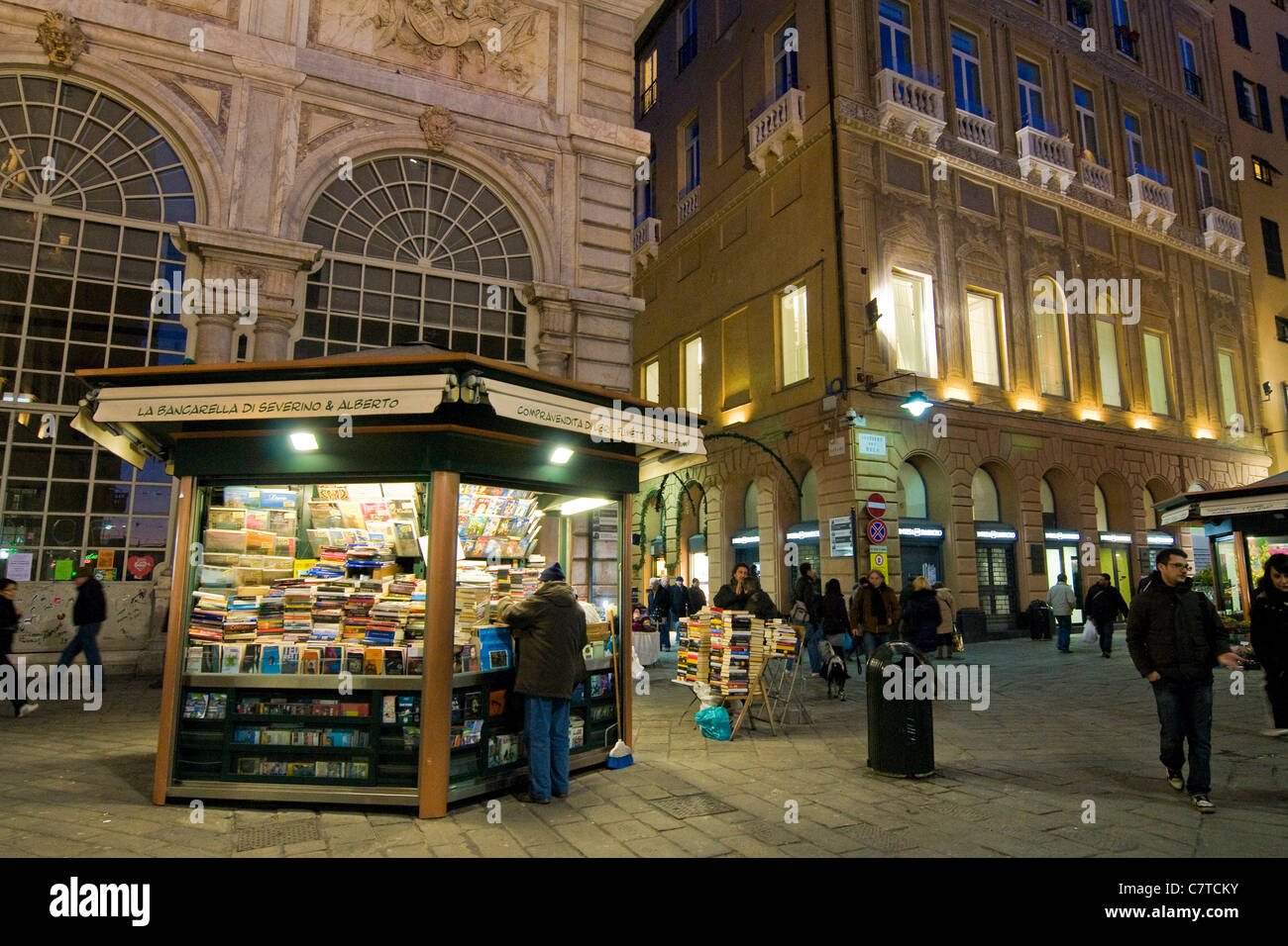 In Italia, la Liguria, Genova di notte Foto Stock