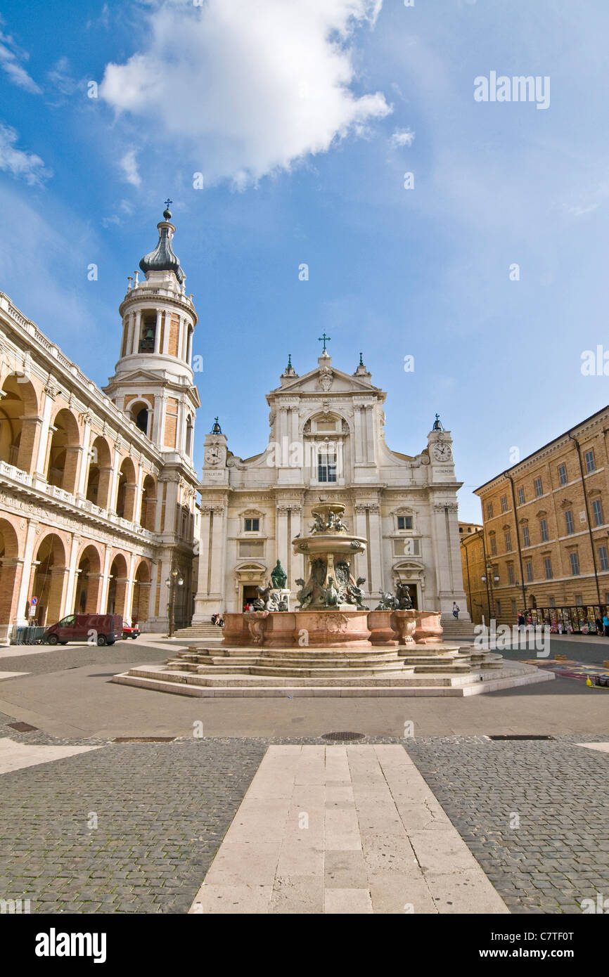 L'Italia, Marche, Loreto, Madonna piazza Santa Casa Santuario Foto Stock