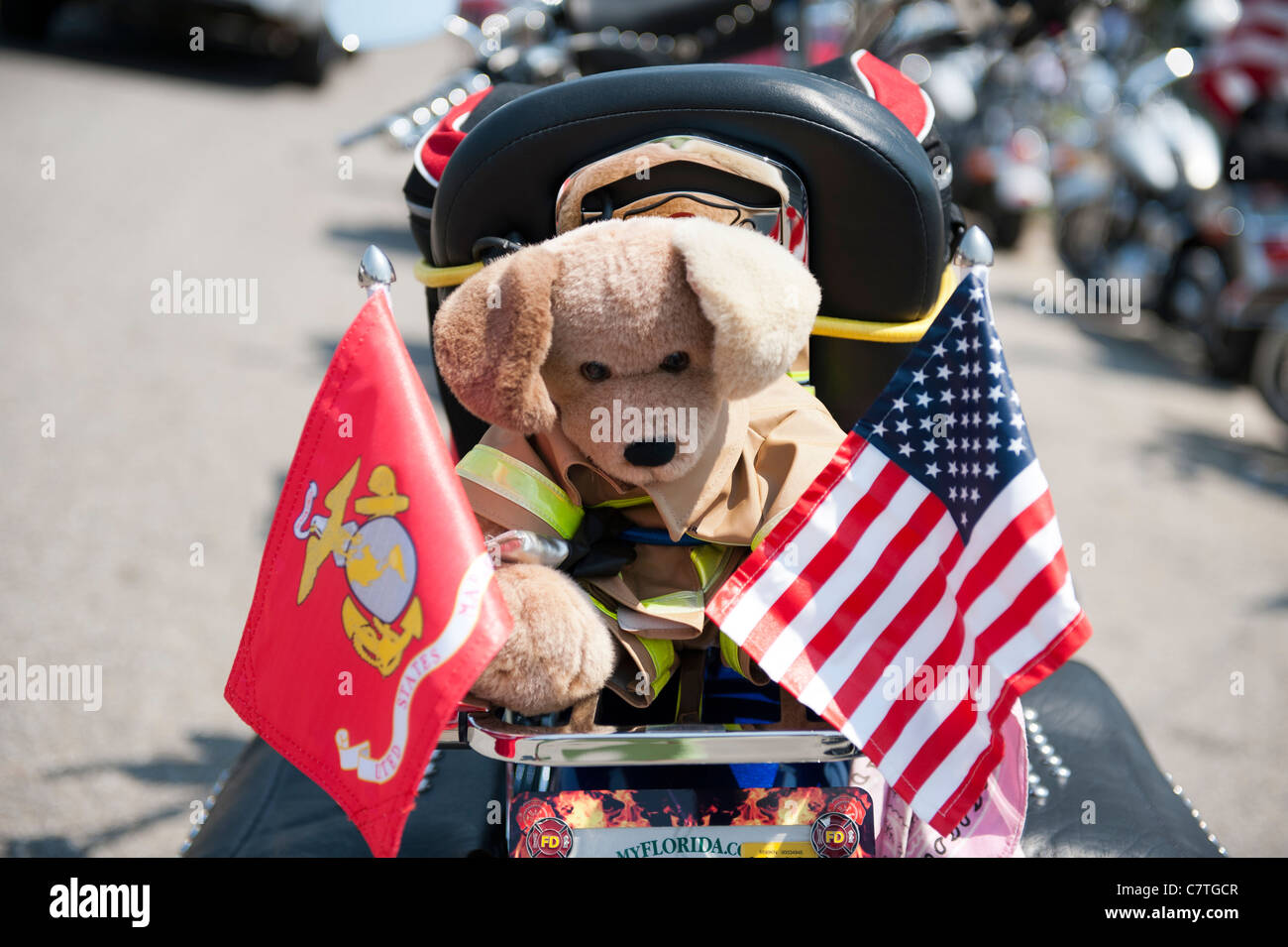 Motocicletta di Patriot Guard Rider frequentando il funerale di un soldato caduto. Foto Stock