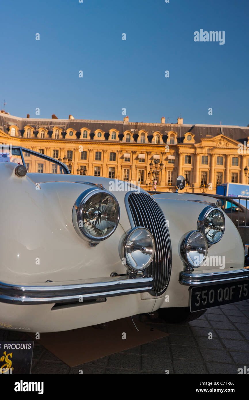 Parigi, Francia, Antique Classic Cars sul display "Place Vendome", Jaquar Foto Stock