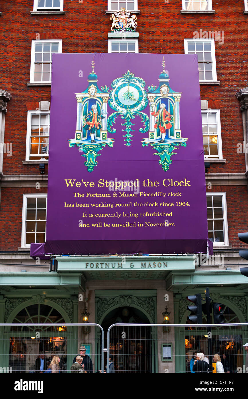 Fortnum e Mason segno del rinnovo del famoso orologio, Piccadilly, Londra, Inghilterra, Regno Unito, Europa, England, Regno Unito, Europa Foto Stock