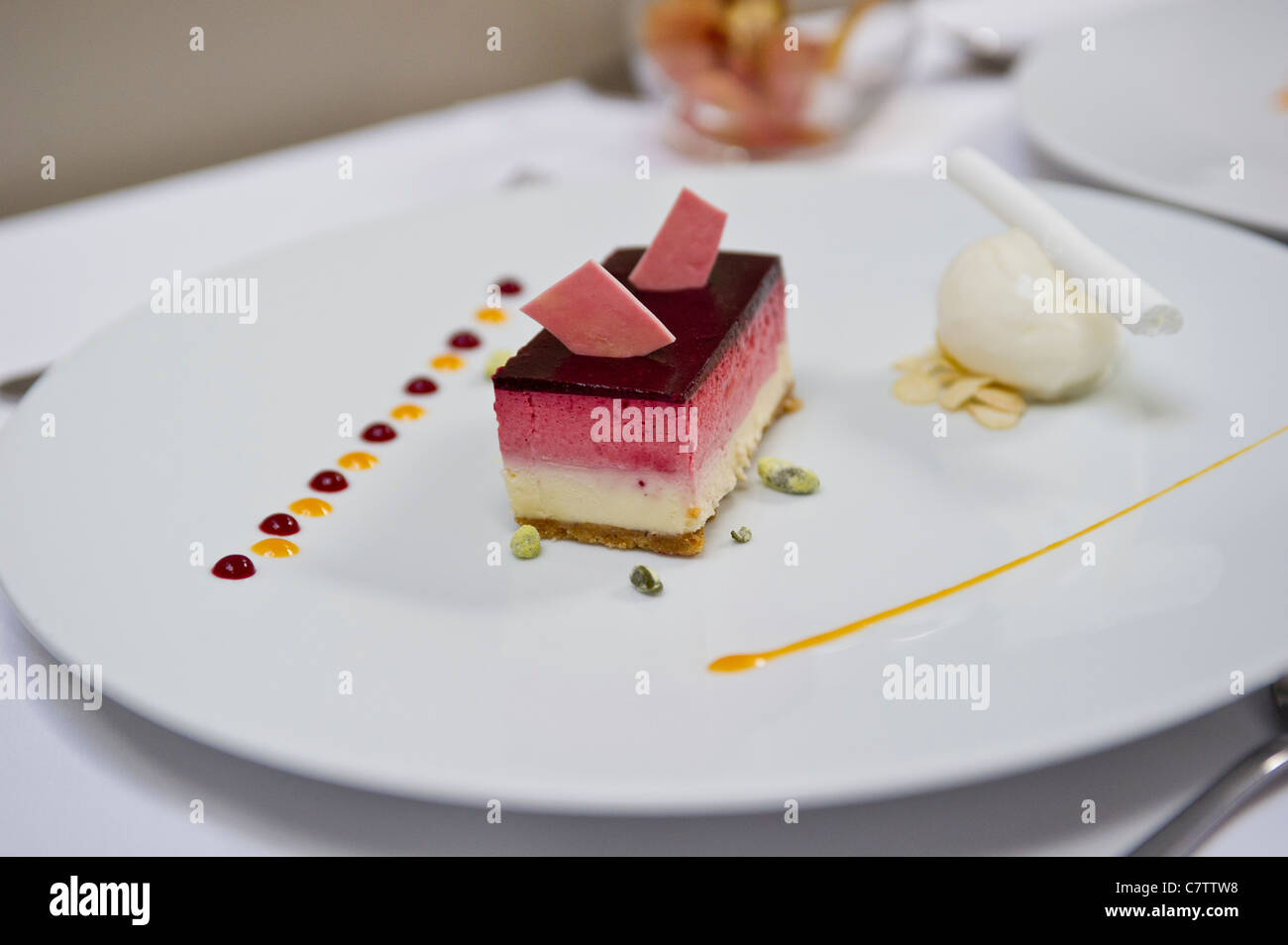 Dessert servito in un ristorante francese Foto Stock