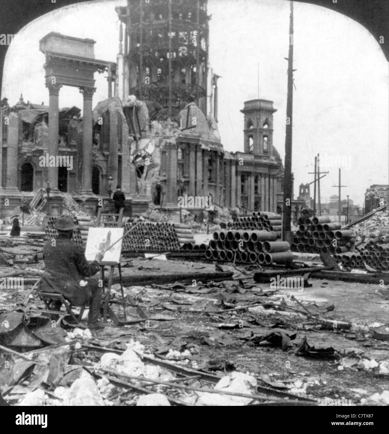 Artista seduto in macerie, dipinto scene.del Municipio, mostrando relitto causata dal terremoto di San Francisco, California 1906 Foto Stock