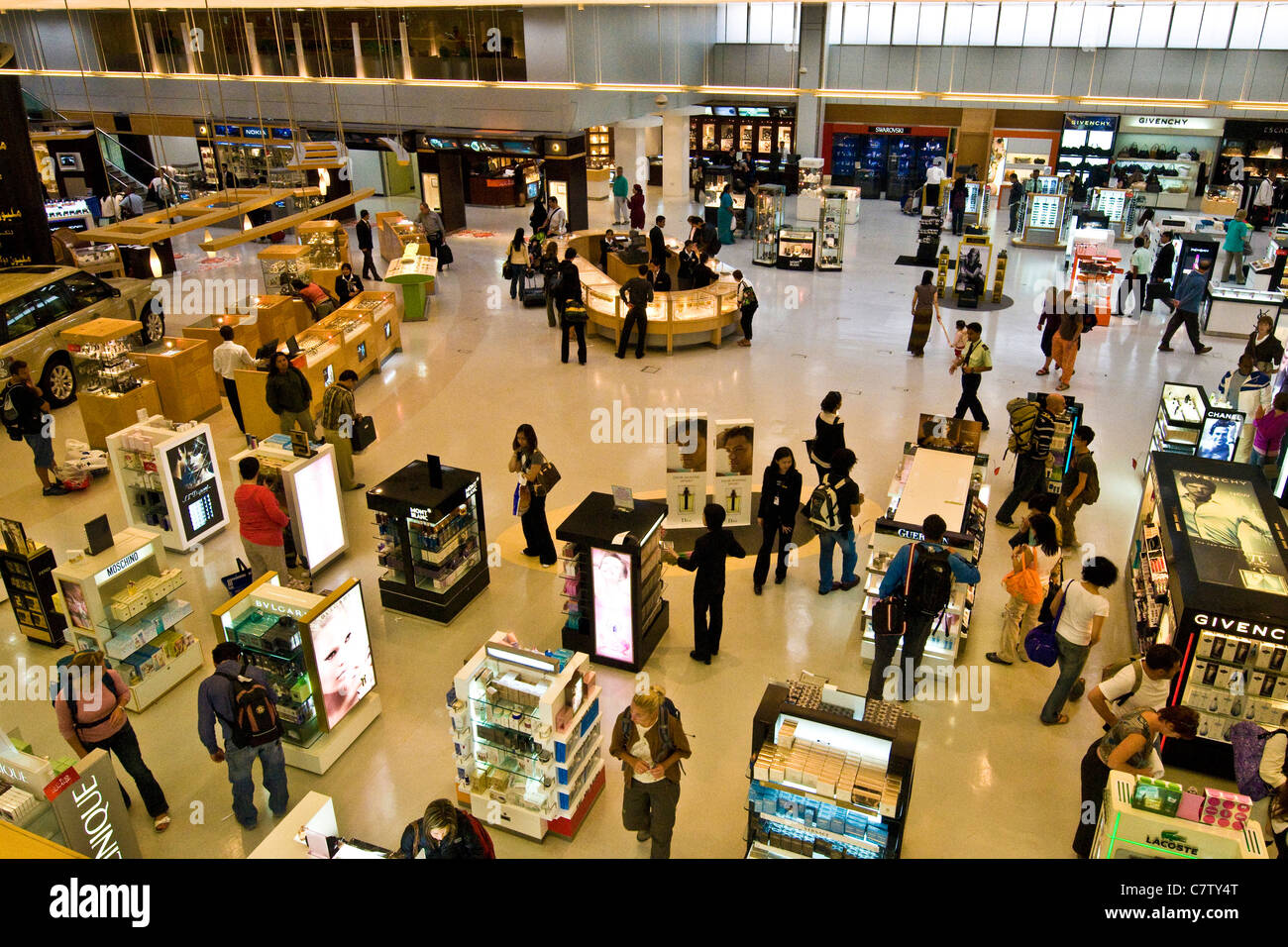 Il Qatar, aeroporto di Doha. Negozio duty free area Foto Stock