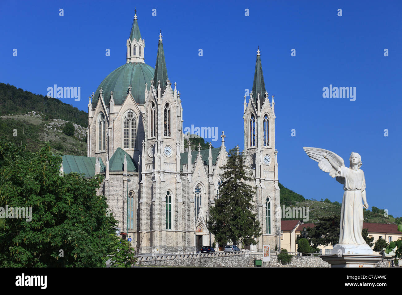 L'Italia, Molise, Castelpetroso, Maria Santissima Addolorata chiesa Foto & Immagine Stock L'Italia, Molise, Castelpetroso, Maria Santissima Addolorata chiesa Foto & Immagine Stock