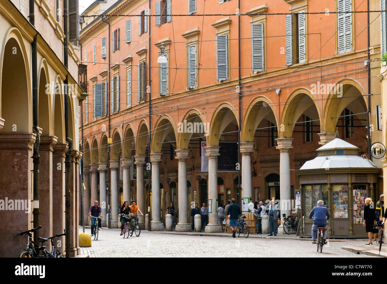 L'Italia, Emilia Romagna, Modena, Via Emilia, portici Foto Stock