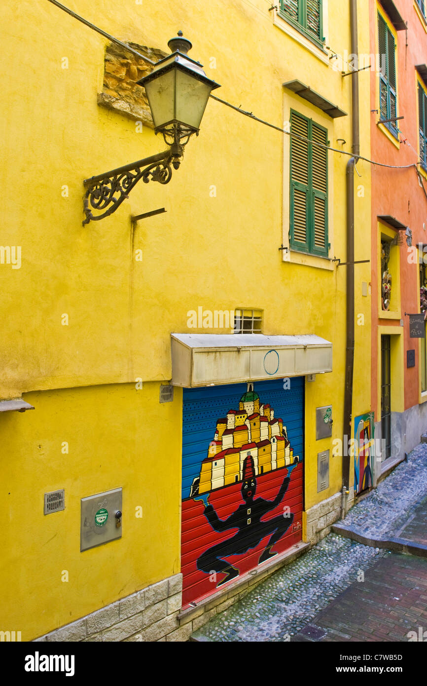 In Italia, la Liguria, Sanremo, carruggi (vicoli tipici) Foto Stock