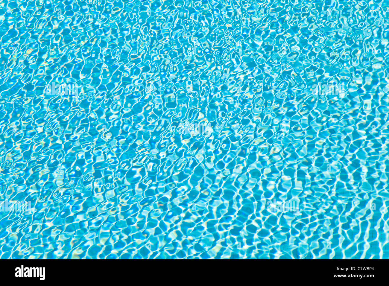 Composizione astratta dell'acqua di piscina e i suoi riflessi Foto Stock