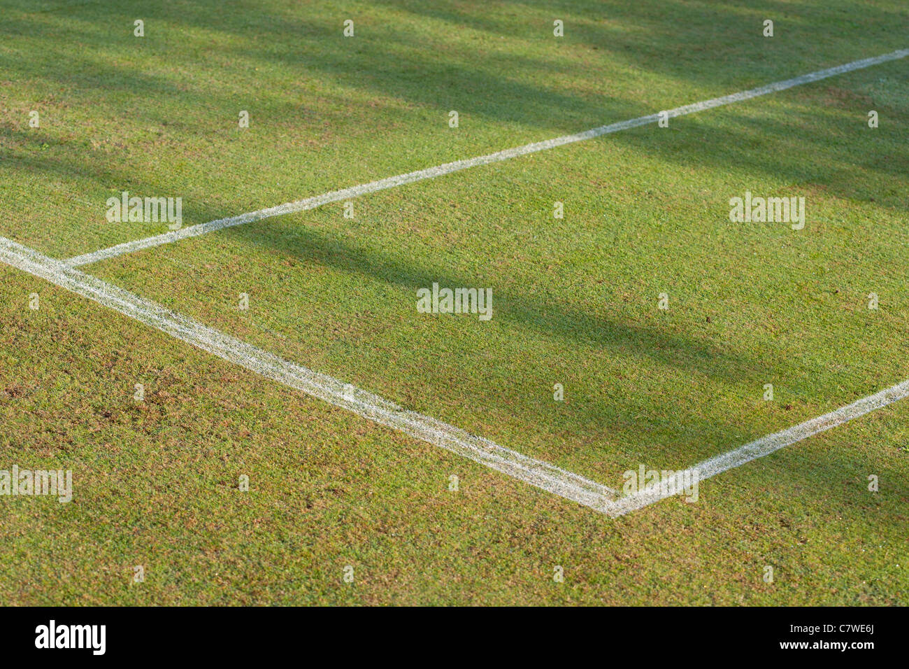 Le linee di tram all'angolo di un campo da tennis Foto Stock