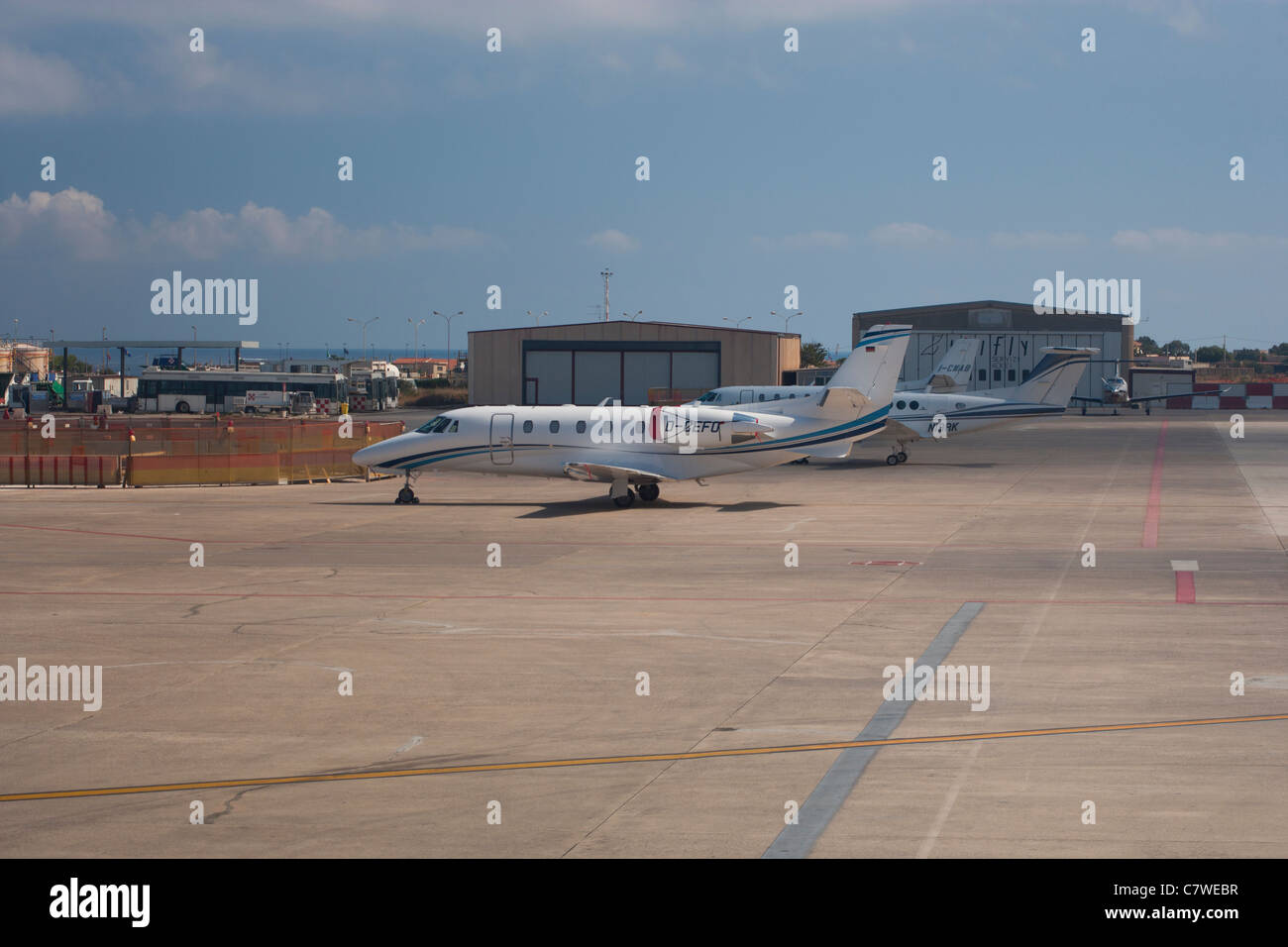 Piccoli velivoli a getto all'aeroporto di Palermo Foto Stock