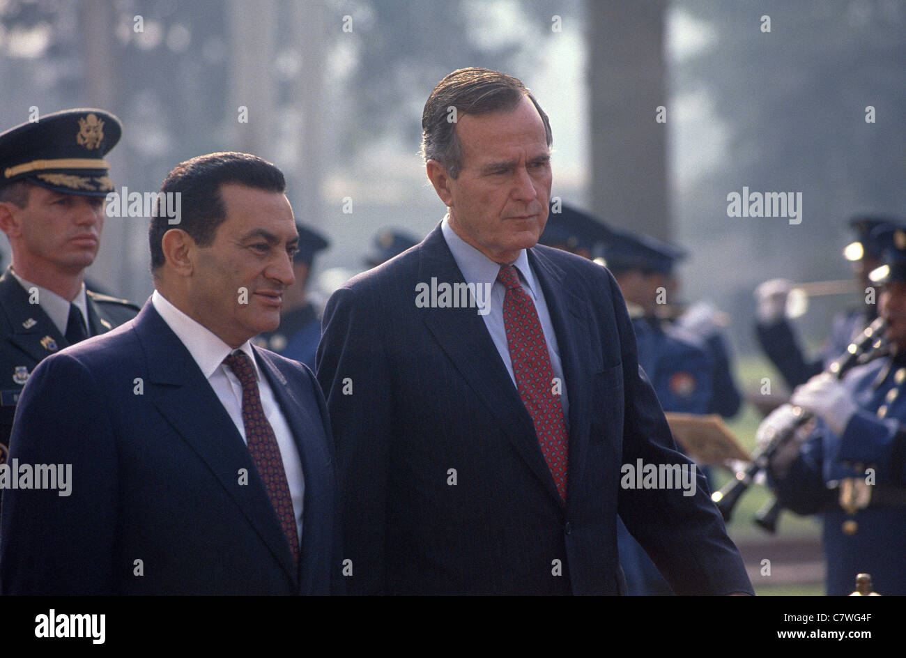 Il Presidente degli Stati Uniti George Bush paga una visita di stato in Egitto per colloqui con il Presidente egiziano Hosni Mubarak Foto Stock