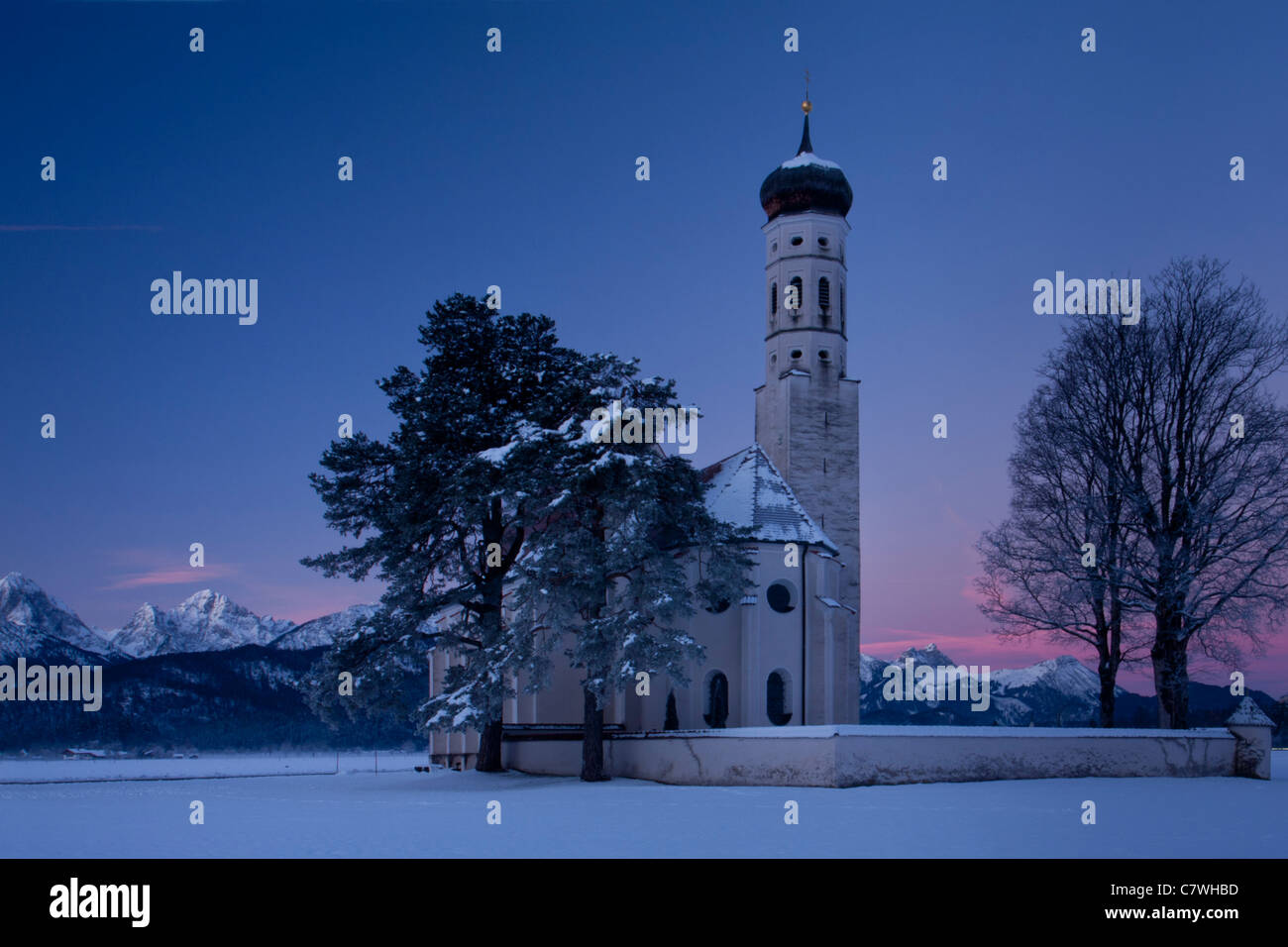 Alba d'inverno a San Coloman Chiesa a Schwangau Germania Foto Stock