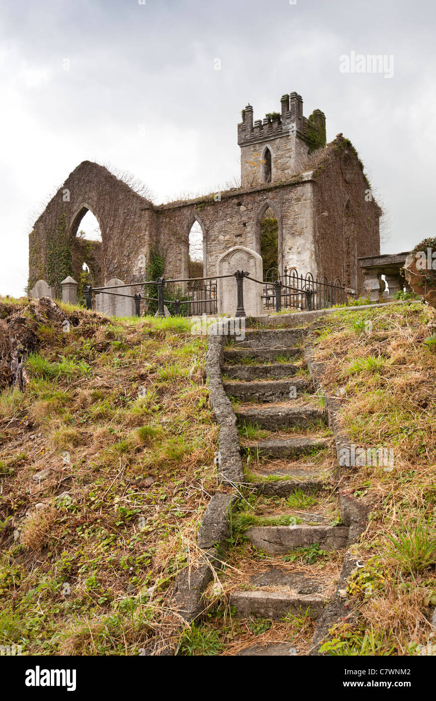 Irlanda, Co Wicklow, Avoca, fasi fino a abbandonato vecchia chiesa e cimitero Foto Stock