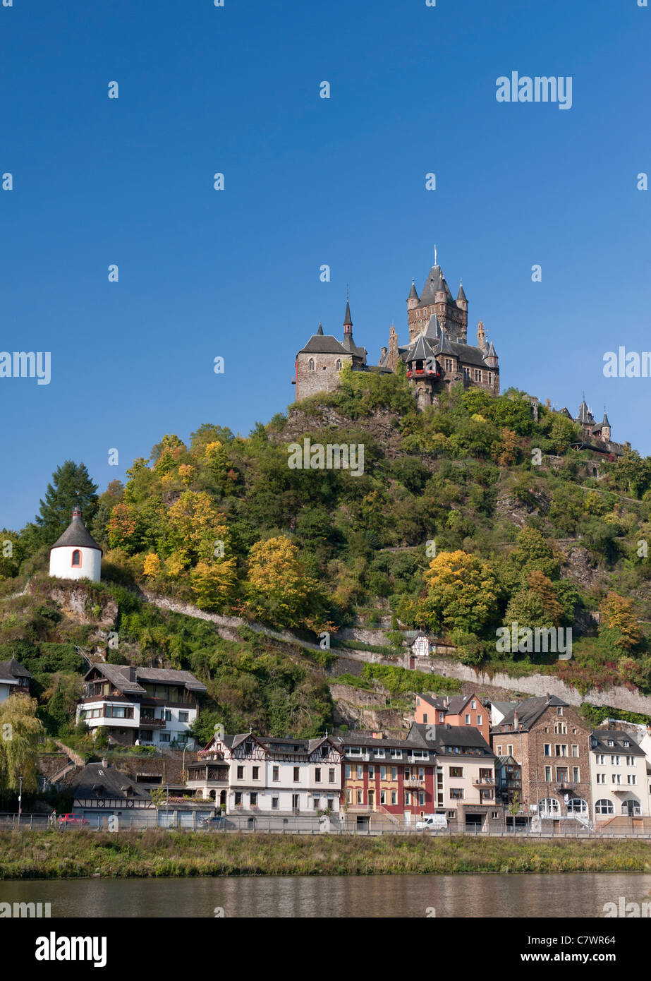 Vista del castello sul colle di Cochem sul fiume Mosella in Germania Rheinland-Palatinate Foto Stock