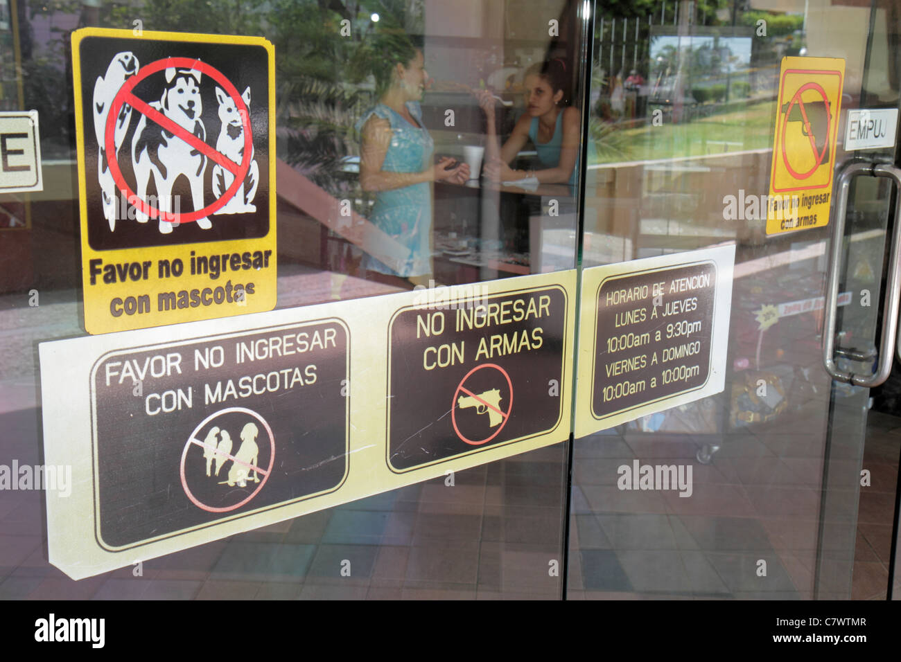 Managua Nicaragua,Avenida Simon Bolivar,Plaza Inter,shopping shopper shopping negozi mercati di mercato di acquisto di vendita, negozi al dettaglio Foto Stock