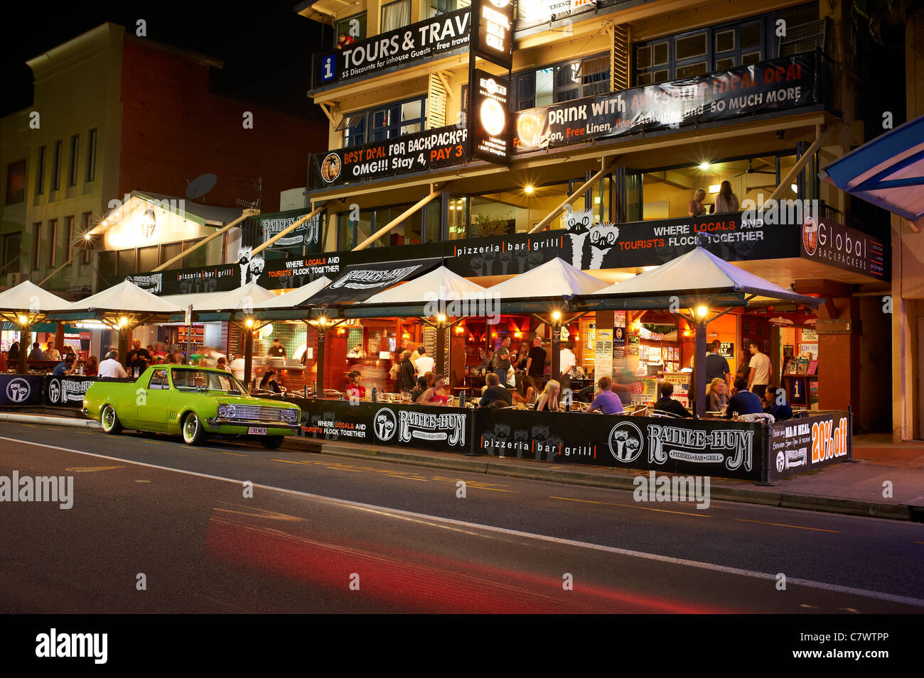 Rattle N Hum Bar e Grill & Global Backpackers, Cairns Esplanade, Cairns North Queensland Australia Foto Stock