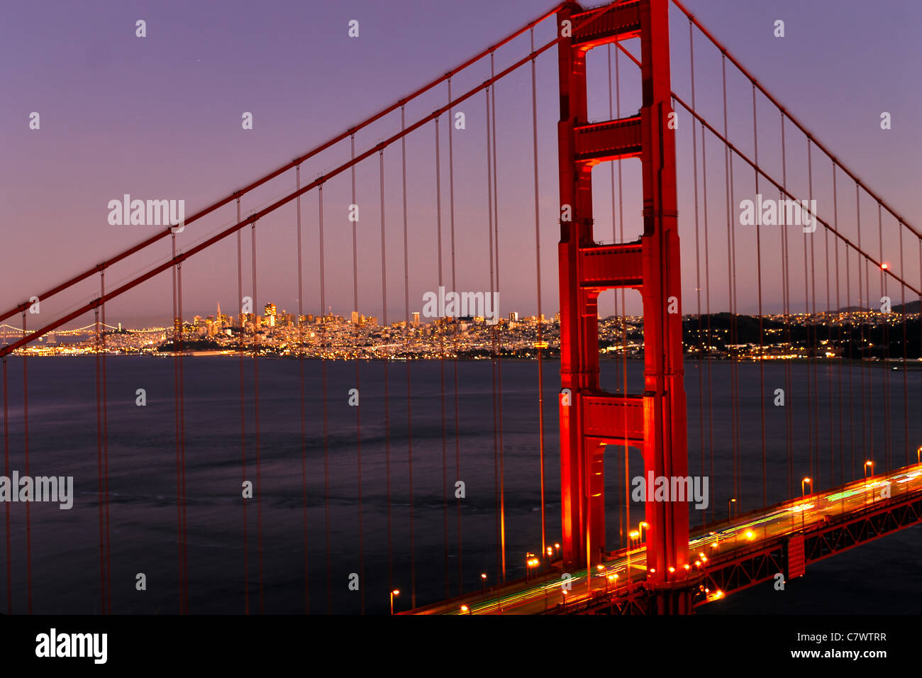 La città dietro la porta Foto Stock