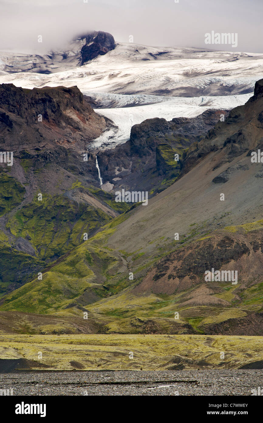 Il ghiacciaio Oraefajokull (parte del ghiacciaio Vatnajokull) e il paesaggio intorno a Skaftafell National Park nel sud-est dell'Islanda. Foto Stock