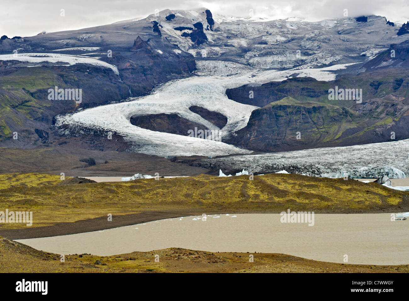 Fjallsarlon lago e il ghiacciaio fjallsjokull, parte dell'imponente ghiacciaio Vatnajokull nel sud-est dell'Islanda. Foto Stock