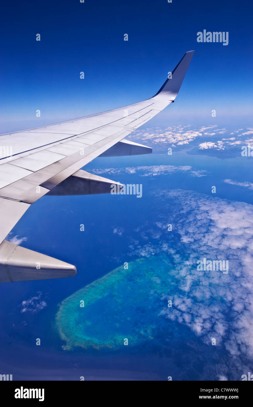 Vista da compagnie aeree che volano sopra la Grande Barriera Corallina in Australia Foto Stock
