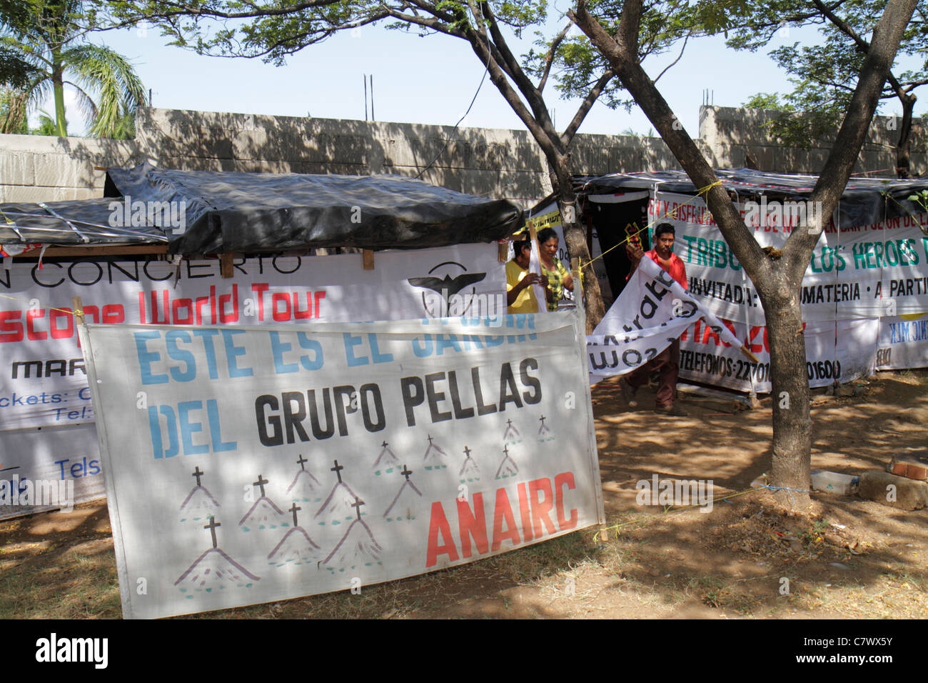 Managua Nicaragua,Avenida Simon Bolivar,protesta,squatters,casa di cartone,capanne,baracche,responsabilità sociale d'impresa,Grupo Pellas,produttore di zucchero,expo Foto Stock