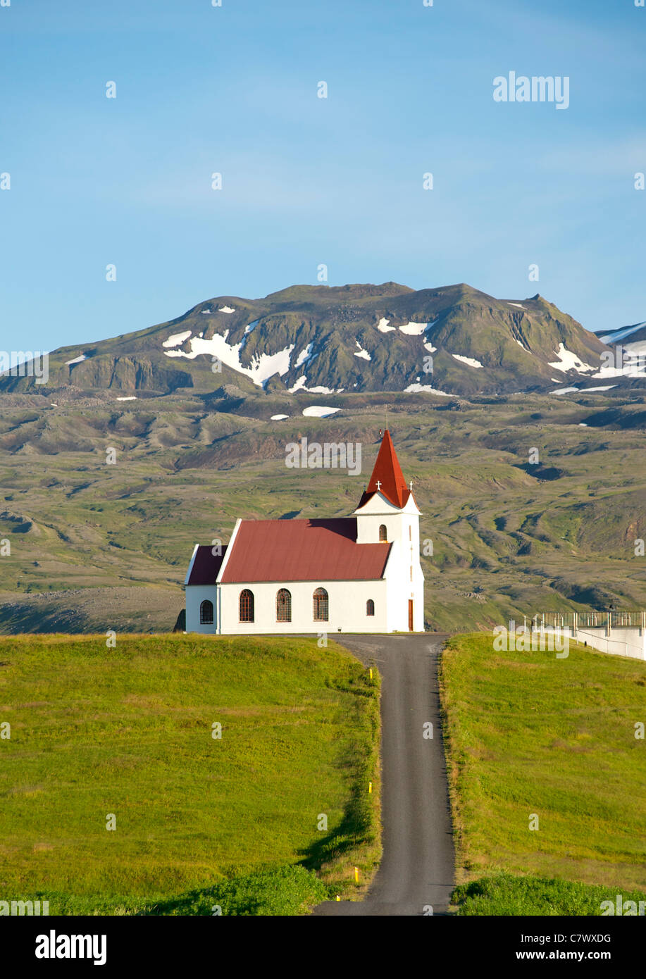 Ingjaldsholl () Luterana Chiesa vicino Hellissandur sulla penisola Snaefellsnes nell ovest dell'Islanda. Foto Stock