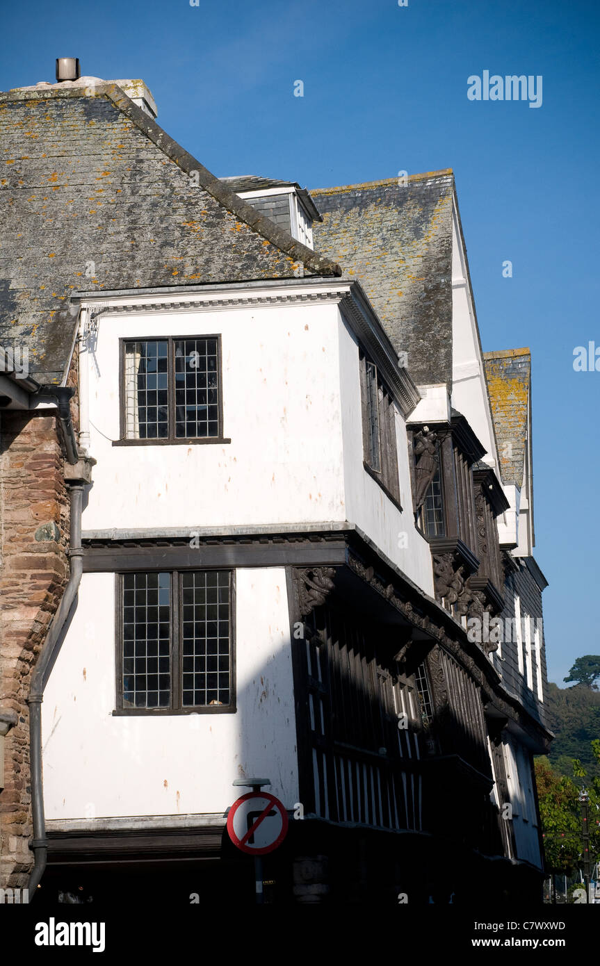 Dartmouth Museum è un museo ospitato in un atmosfera antica casa di mercanti, costruito nel 16 secolo,l'Butterwalk Foto Stock