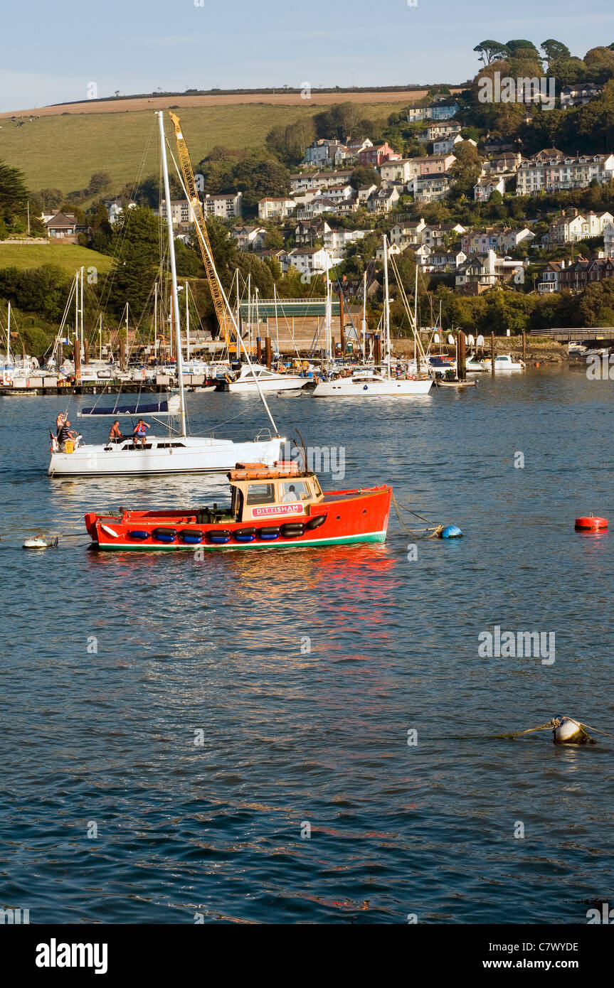 Dittisham traghetto con Kingswear, luminoso, luminosamente, cabina, calma, colorato, colorato, colorato, colorato, artigianato, dart, Dartmouth Foto Stock